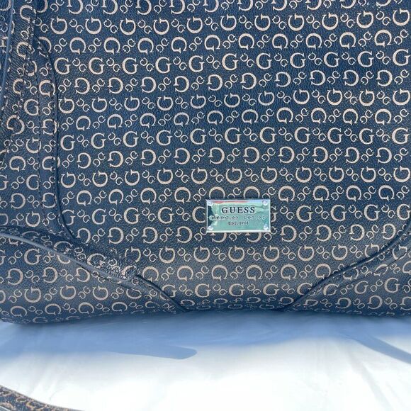 GUESS handbags - Picture 4 of 12